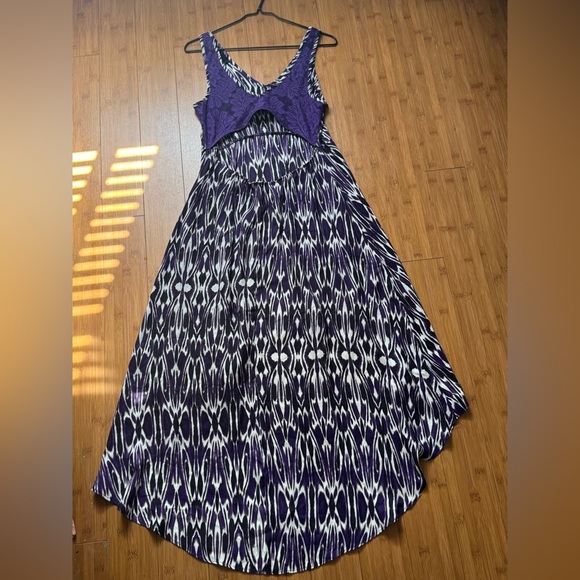 Stylish Purple and White Patterned Dress - Picture 3 of 5
